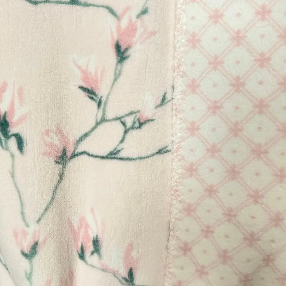 Laura Ashley Magnolia Zoe Coco Oversized Reversible Throw Blanket Pink NEW